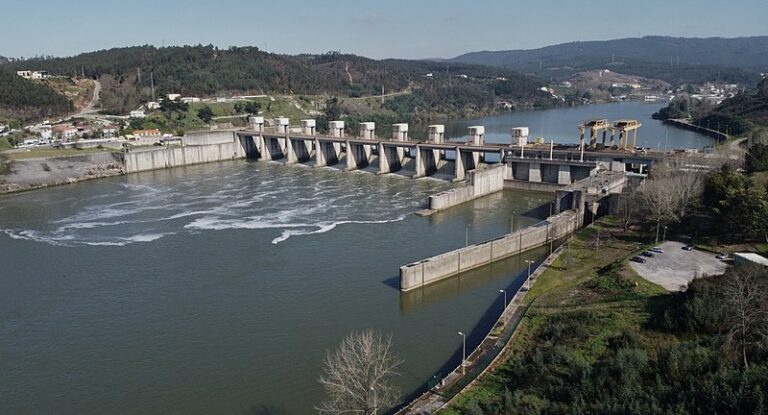 A atualização do sistema de monitorização de vibrações da barragem de Crestuma Lever